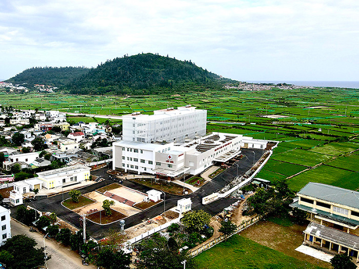 Sớm đưa dự án Trung tâm y tế Quân-Dân y kết hợp huyện Lý Sơn vào hoạt động là mong mỏi của cán bộ, chiến sĩ và nhân dân huyện đảo.