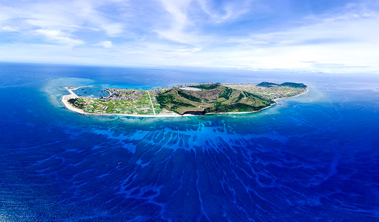 Đảo Lý Sơn - thiên đường giữa biển khơi. Đảo Lý Sơn - thiên đường giữa biển khơi.