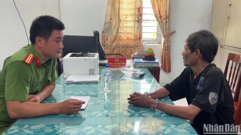 Hung thủ Lê Đình Thuyết tại cơ quan Công an.