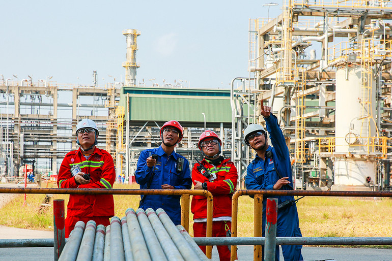 "Với tinh thần Một đội ngũ- Một mục tiêu", Công ty cổ phần Lọc hóa dầu Bình Sơn quyết tâm thực hiện bảo dưỡng tổng thể lần 5 Nhà máy lọc dầu Dung Quất trong vòng 48 ngày.