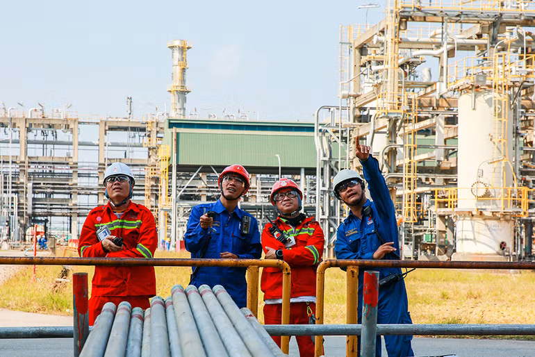 "Với tinh thần Một đội ngũ- Một mục tiêu", Công ty cổ phần Lọc hóa dầu Bình Sơn quyết tâm thực hiện bảo dưỡng tổng thể lần 5 Nhà máy lọc dầu Dung Quất trong vòng 48 ngày.