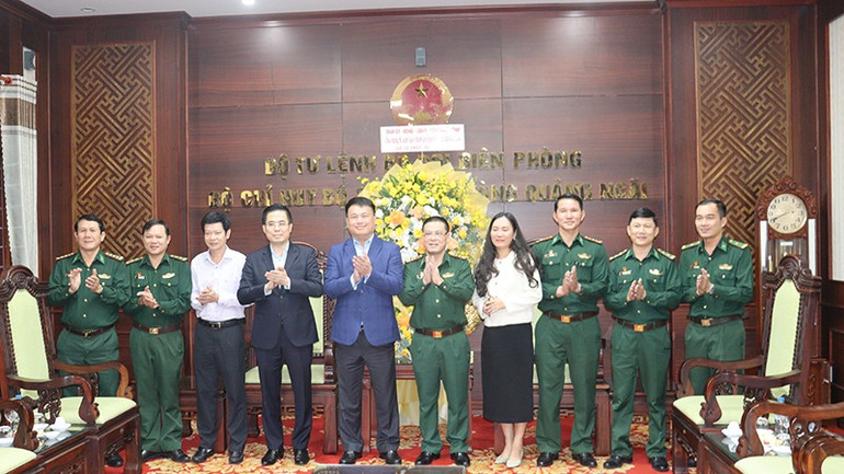 Lãnh đạo tỉnh Quảng Ngãi thăm, chúc mừng Bộ Chỉ huy Bộ đội Biên phòng tỉnh Quảng Ngãi nhân kỷ niệm 80 năm Ngày thành lập Quân đội nhân dân Việt Nam.