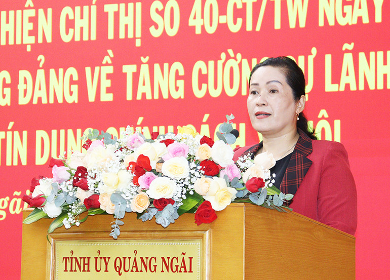 Phó Bí thư Tỉnh ủy Quảng Ngãi Đinh Thị Hồng Minh phát biểu kết luận Hội nghị.