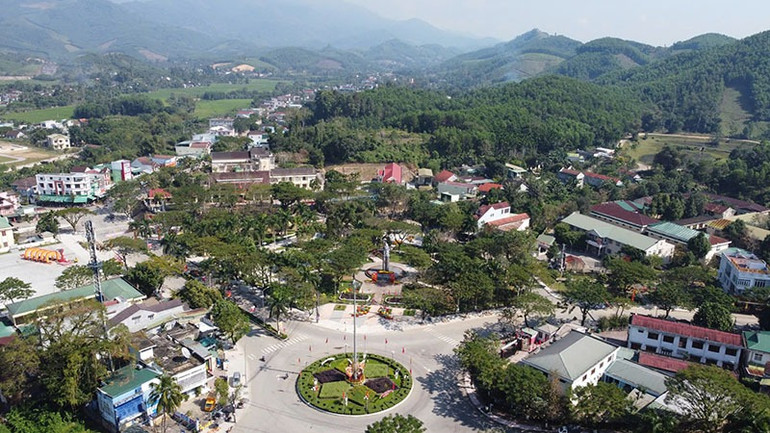 Bộ mặt thị trấn Di Lăng, huyện miền núi Sơn Hà ngày càng khang trang, văn minh và hiện đại.