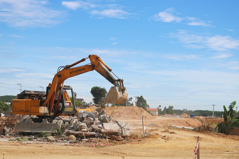 Đến ngày 25/6, thị xã Đức Phổ hoàn thành việc bàn giao 100% mặt bằng cho chủ đầu tư dự án.