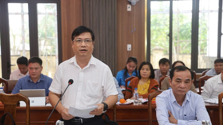 Chủ tịch Ủy ban nhân dân huyện Ba Tơ Phạm Giang Nam phát biểu tại buổi làm việc.