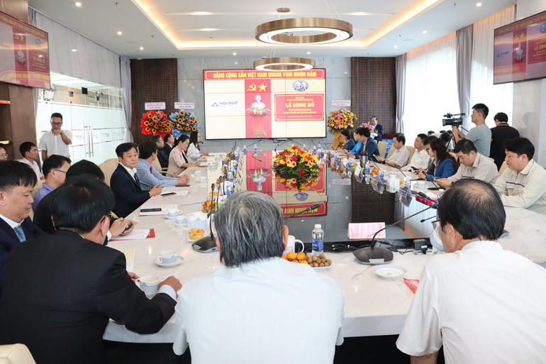 Quang cảnh buổi lễ công bố quyết định thành Chi bộ Công ty cổ phần thép Hòa Phát Dung Quất.
