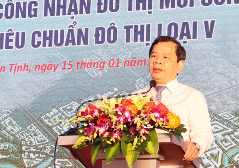 Chủ tịch Ủy ban nhân dân tỉnh Quảng Ngãi Đặng Văn Minh phát biểu tại buổi lễ.