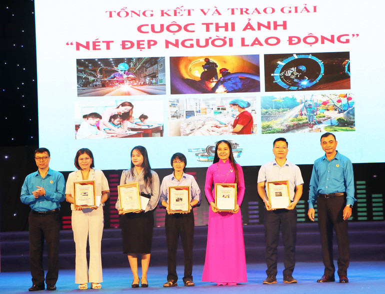 Trao giải cho các tác phẩm xuất sắc, tiêu biểu Cuộc thi "Nét đẹp người lao động" năm 2024.