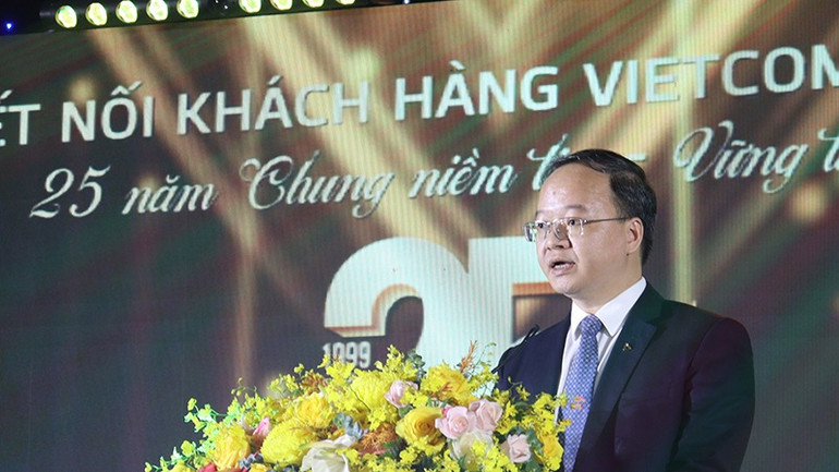 Phó Tổng Giám đốc phụ trách Ban điều hành Vietcombank Lê Quang Vinh phát biểu tại hội nghị. Phó Tổng Giám đốc phụ trách Ban điều hành Vietcombank Lê Quang Vinh phát biểu tại hội nghị.