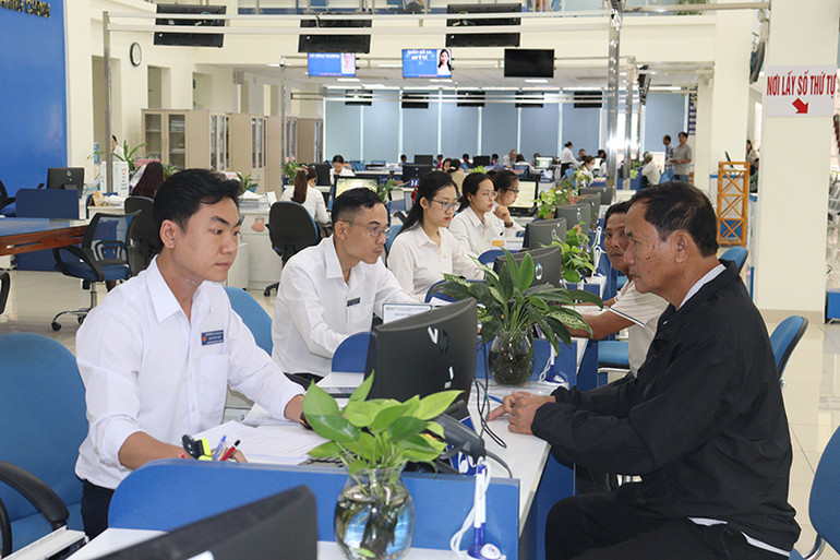 Cải cách thủ tục hành chính, cải thiện môi trường đầu tư kinh doanh luôn được tỉnh Quảng Ngãi đặc biệt quan tâm.