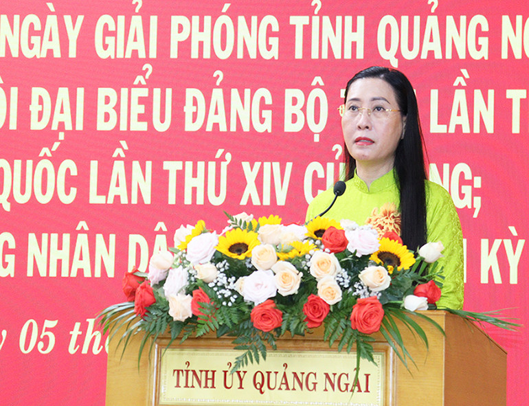 Đồng chí Bùi Thị Quỳnh Vân, Ủy viên Trung ương Đảng, Bí thư Tỉnh ủy, Chủ tịch Hội đồng nhân dân tỉnh Quảng Ngãi phát biểu tại lễ phát động. Đồng chí Bùi Thị Quỳnh Vân, Ủy viên Trung ương Đảng, Bí thư Tỉnh ủy, Chủ tịch Hội đồng nhân dân tỉnh Quảng Ngãi phát biểu tại lễ phát động.