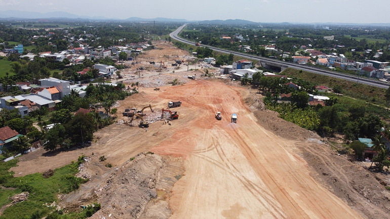 Sau 18 ngày ra quân cao điểm, huyện Tư Nghĩa đã bàn giao 100% mặt bằng dự án cho chủ đầu tư.