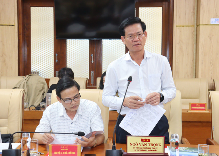 Ủy viên Ban Thường vụ Tỉnh ủy, Bí thư Thành ủy Quảng Ngãi Ngô Văn Trọng phát biểu tại Hội nghị giao ban.