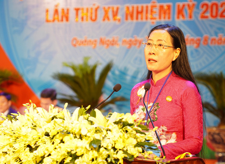Đồng chí Bùi Thị Quỳnh Vân, Ủy viên Trung ương Đảng, Bí thư Tỉnh ủy, Chủ tịch Hội đồng nhân dân tỉnh Quảng Ngãi phát biểu chỉ đạo Đại hội.
