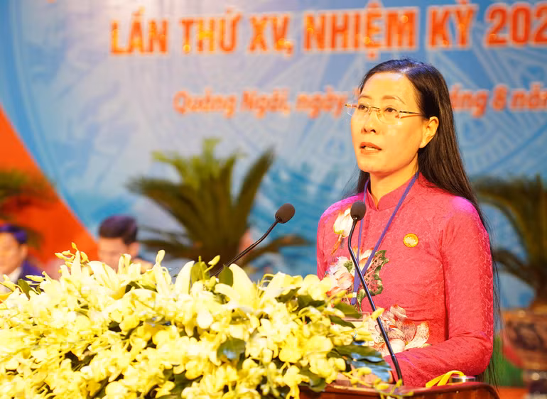 Đồng chí Bùi Thị Quỳnh Vân, Ủy viên Trung ương Đảng, Bí thư Tỉnh ủy, Chủ tịch Hội đồng nhân dân tỉnh Quảng Ngãi phát biểu chỉ đạo Đại hội.