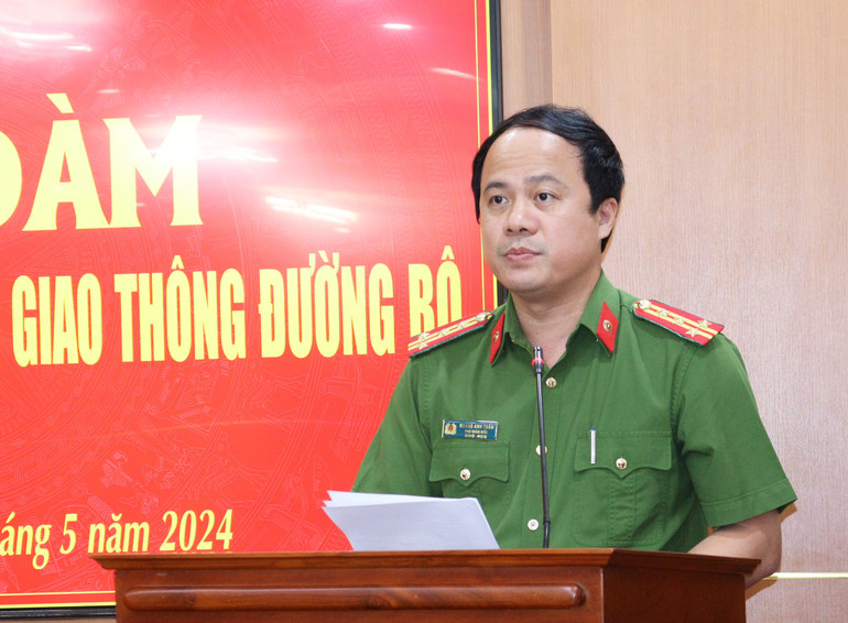 Đại tá Hoàng Anh Tuấn, Phó Giám đốc Công an tỉnh Quảng Ngãi phát biểu tại buổi tọa đàm. Đại tá Hoàng Anh Tuấn, Phó Giám đốc Công an tỉnh Quảng Ngãi phát biểu tại buổi tọa đàm.