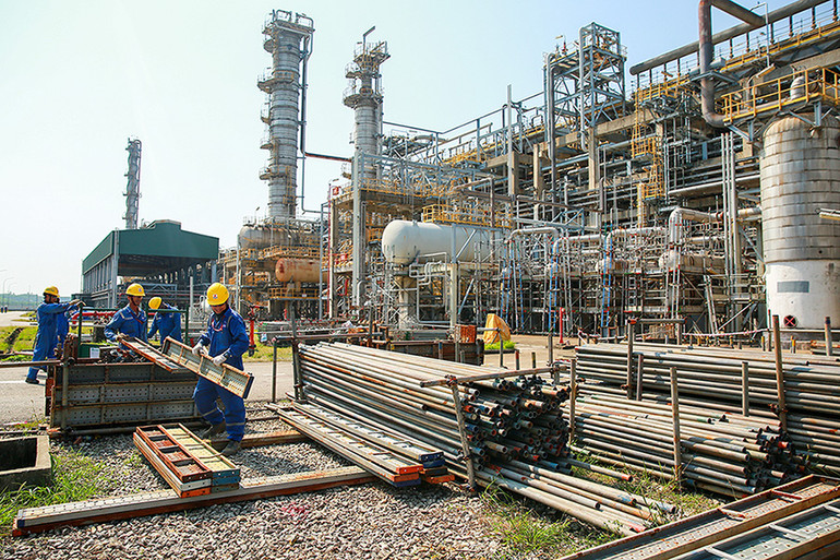 Tập kết vật tư thiết bị sẵn sàng cho công tác bảo dưỡng tổng thể lần 5 Nhà máy lọc dầu Dung Quất.