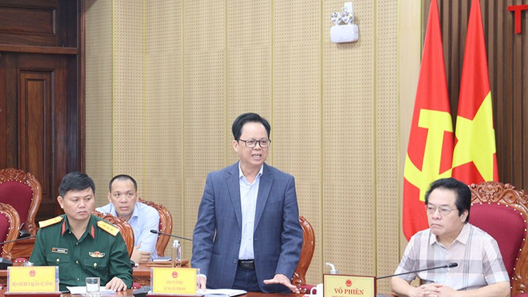 Lãnh đạo Công ty cổ phần lọc hóa dầu Bình Sơn phát biểu góp ý vào đề án.