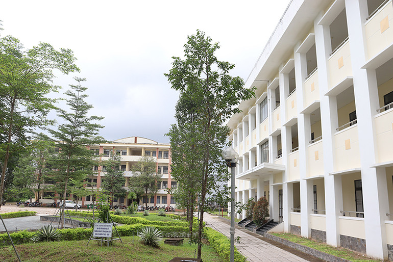 Cơ sở vật chất Trường Chính trị tỉnh Quảng Ngãi từng bước được đầu tư xây dựng khang trang, hiện đại.