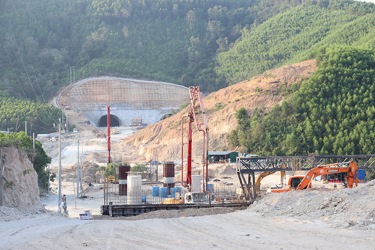 Công tác an toàn và chất lượng công trình luôn được nhà thầu kiểm soát chặt chẽ. Công tác an toàn và chất lượng công trình luôn được nhà thầu kiểm soát chặt chẽ.