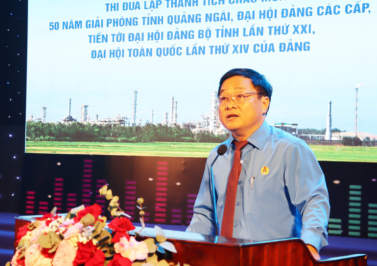 Chủ tịch Liên đoàn Lao động tỉnh Quảng Ngãi Nguyễn Phúc Nhân phát động nội dung đợt thi đua cao điểm.