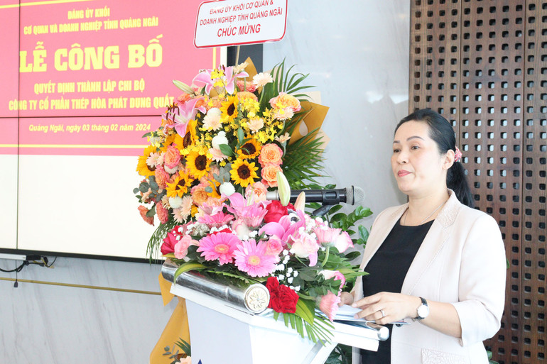 Đồng chí Đinh Thị Hồng Minh, Phó Bí thư Tỉnh ủy Quảng Ngãi phát biểu tại buổi lễ.