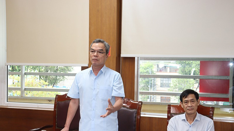 Trưởng Ban Tuyên giáo Tỉnh ủy Quảng Ngãi Đặng Ngọc Dũng góp ý cần phải tạo hành lang, cơ chế cho y tế tư nhân phát triển.