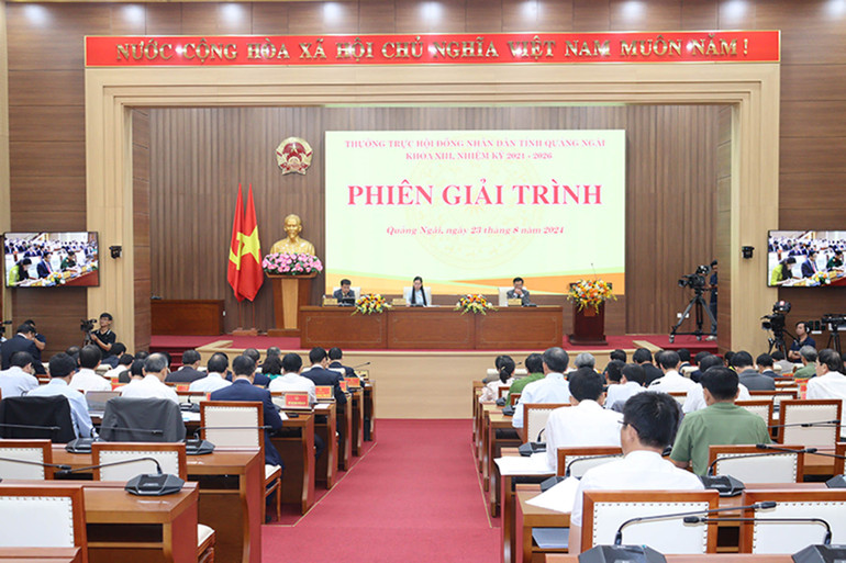Quang cảnh phiên giải trình.