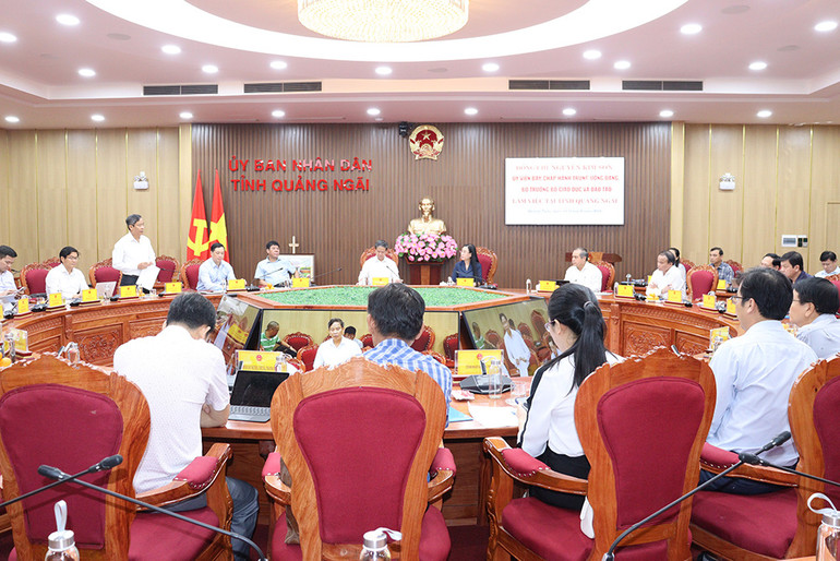 Quang cảnh buổi làm việc.