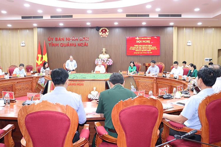 Quang cảnh Hội nghị triển khai quyết định kiểm tra của Ban Bí thư đối với Ban Thường vụ Tỉnh ủy Quảng Ngãi. Quang cảnh Hội nghị triển khai quyết định kiểm tra của Ban Bí thư đối với Ban Thường vụ Tỉnh ủy Quảng Ngãi.