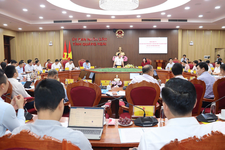 Quang cảnh buổi làm việc. Quang cảnh buổi làm việc.