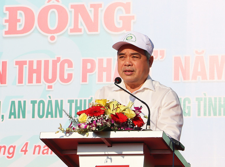 Phó Chủ tịch Thường trực Ủy ban nhân dân tỉnh Quảng Ngãi Trần Hoàng Tuấn phát biểu tại Lễ phát động.