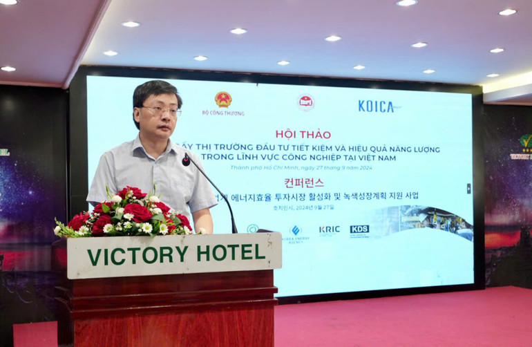 Ông Đặng Hải Dũng - Phó Vụ trưởng Vụ Tiết kiệm năng lượng và Phát triển bền vững, Bộ Công Thương phát biểu tại hội thảo. Ông Đặng Hải Dũng - Phó Vụ trưởng Vụ Tiết kiệm năng lượng và Phát triển bền vững, Bộ Công Thương phát biểu tại hội thảo.