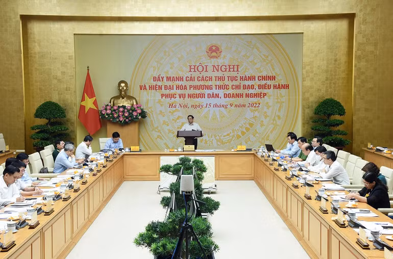 Thủ tướng nêu rõ: Càng "áp lực" thì càng phải "nỗ lực"; chuyển từ trạng thái "bị động" sang "chủ động"; tạo ra sự thân thiện, chia sẻ giữa cơ quan quản lý với người dân, doanh nghiệp khi thực hiện thủ tục hành chính.