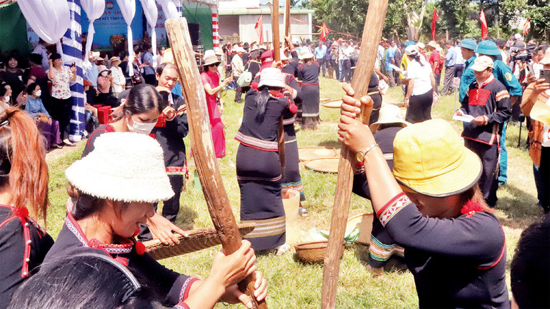 Trong các dịp lễ hội truyền thống ở Tây Nguyên đều âm vang tiếng chày giã gạo.