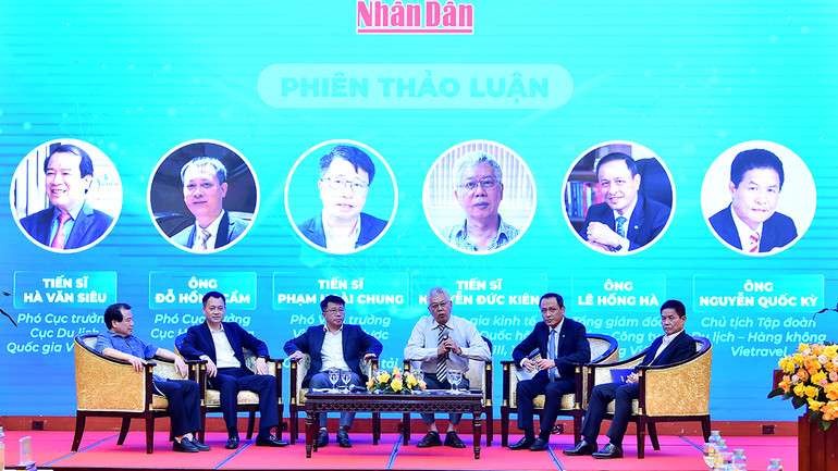 Các đại biểu phát biểu, thảo luận tại buổi hội thảo. (Ảnh sơn tùng)