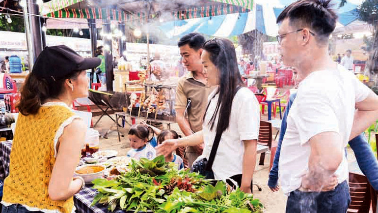 Món gỏi lá Kon Tum. Món gỏi lá Kon Tum.