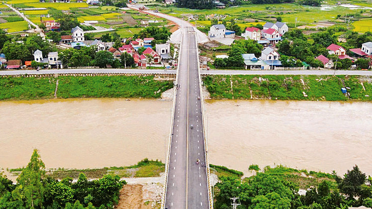 Cầu Hòa Sơn (Bắc Giang) vừa được thông xe. (Ảnh Minh Linh)