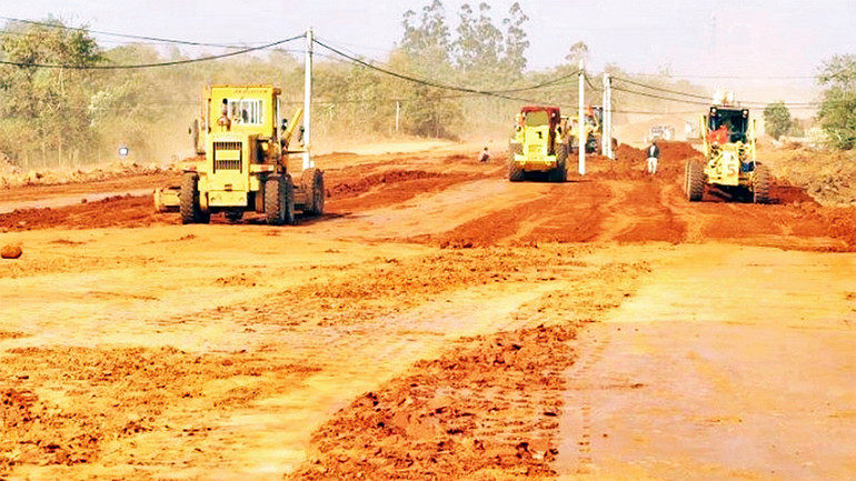 Thi công cao tốc Khánh Hòa-Buôn Ma Thuột.