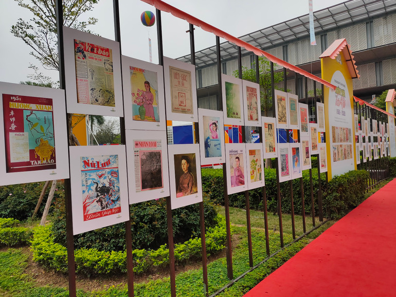 Trưng bày Xuân xưa trên báo Tết là một trong những khu vực ấn tượng nhất của Hội báo toàn quốc 2023, quy tụ những bìa báo xuân ấn tượng nhất từ cách đây hàng trăm năm, cho thấy sức mạnh trường tồn của báo chí cách mạng Việt Nam với vai trò là ký giả ghi chép lại những giai đoạn không thể nào quên của lịch sử dân tộc.