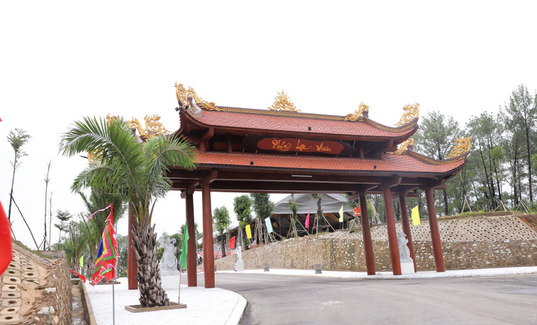 Cổng vào khu hỏa táng Phúc Lạc Viên - Đài hóa thân hoàn vũ Huế.