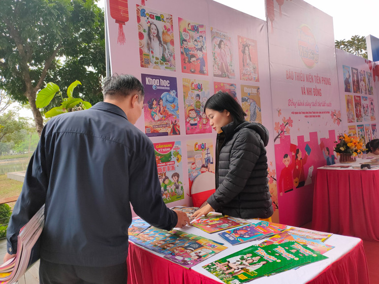 Chị Trinh Ngọc, Báo Thiếu niên Tiền phong và Nhi đồng cho biết, qua các năm Báo Nhi đồng đã có thêm rất nhiều ấn phẩm mới, như Cẩm nang Kỹ năng sống, các số báo khám phá đặc biệt. Các ấn phẩm ngày càng chuyên sâu hơn và nắm bắt được nhu cầu của thiếu niên, nhi đồng hiện nay. Ngoài phát hành báo in qua các nhà trường, Báo còn phát hành qua các kênh online để các bạn nhỏ có thể đọc báo online, đặc biệt là trong thời gian diễn ra dịch Covid-19.