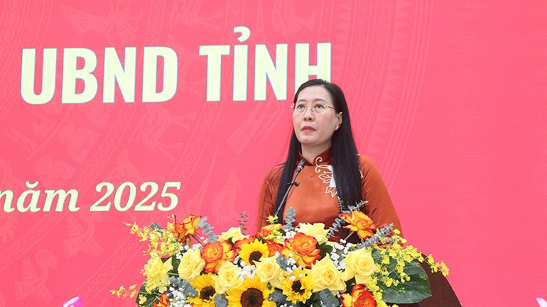 Bí thư Tỉnh ủy Quảng Ngãi Bùi Thị Quỳnh Vân phát biểu tại hội nghị.