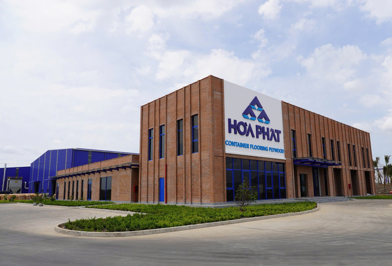 Nhà máy sản xuất ván sàn Hòa Phát.