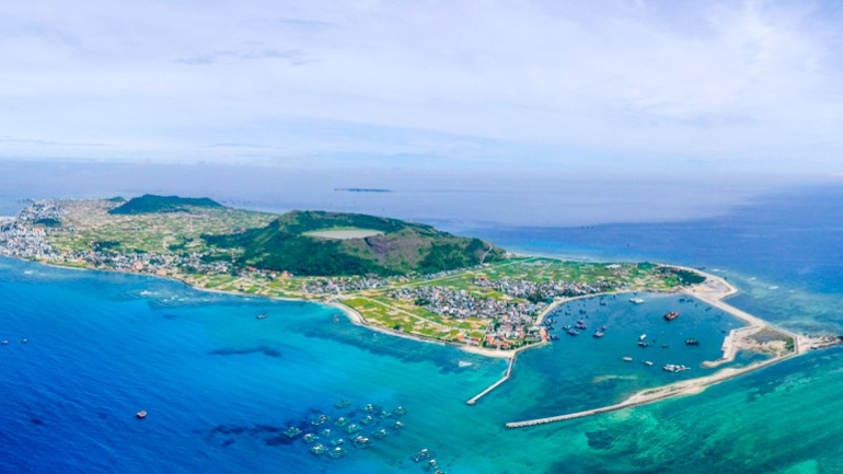 Đảo Lý Sơn được mệnh danh là "thiên đường giữa biển khơi".