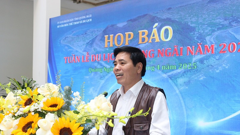 Giám đốc Sở Văn hóa, Thể thao và Du lịch tỉnh Quảng Ngãi Nguyễn Tiến Dũng phát biểu tại buổi họp báo.