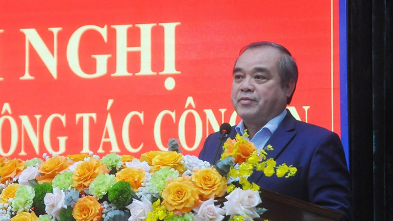 Phó Chủ tịch Thường trực Ủy ban nhân dân tỉnh Quảng Ngãi Trần Hoàng Tuấn phát biểu chỉ đạo tại hội nghị.