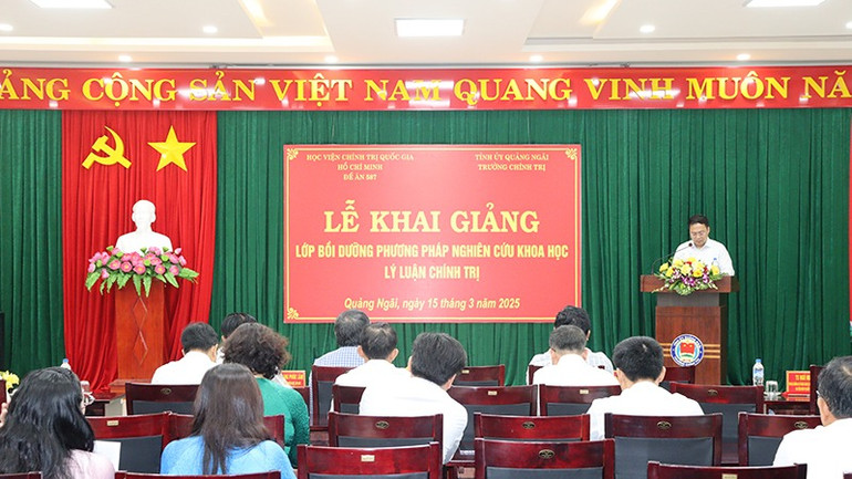 Quang cảnh lễ khai giảng lớp bồi dưỡng.