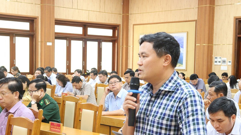 Giám đốc Sở Nông nghiệp và Môi trường tỉnh Quảng Ngãi Hồ Trọng Phương thảo luận tại hội nghị.